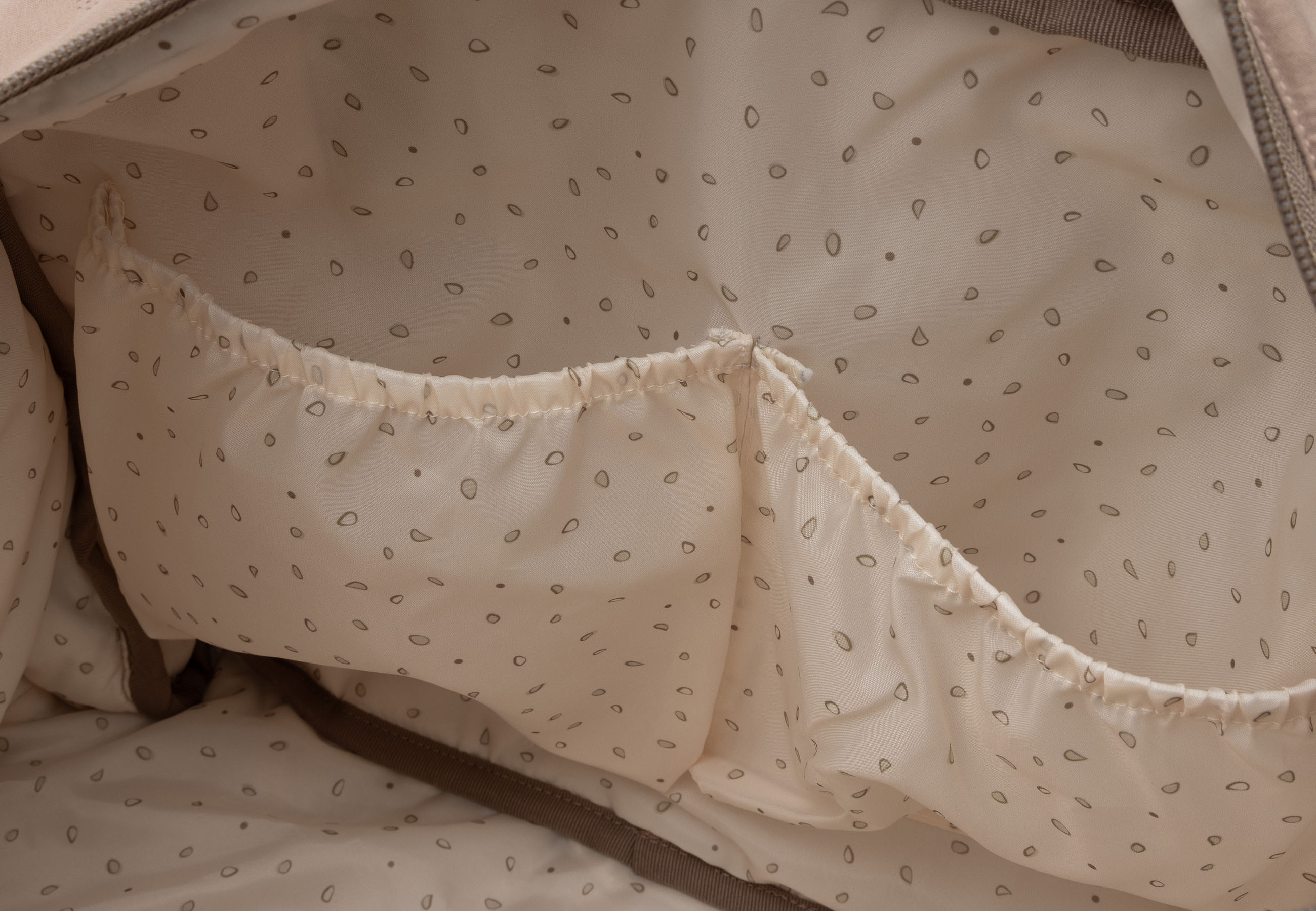 JOLLEIN Přebalovací taška Embossed Lily Milky Coffee