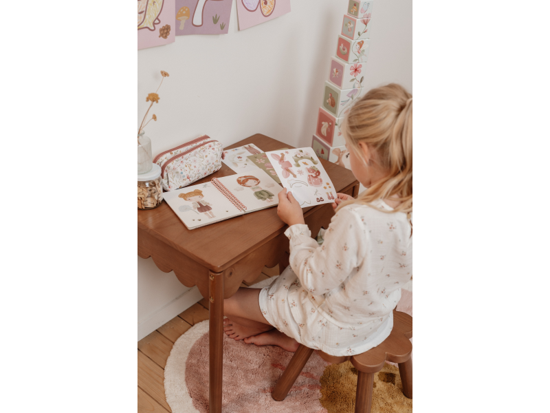 Kniha oblékací se samolepkami Fairy Garden