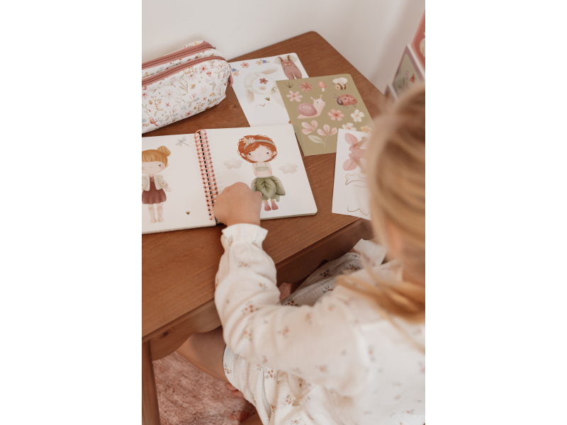 Kniha oblékací se samolepkami Fairy Garden