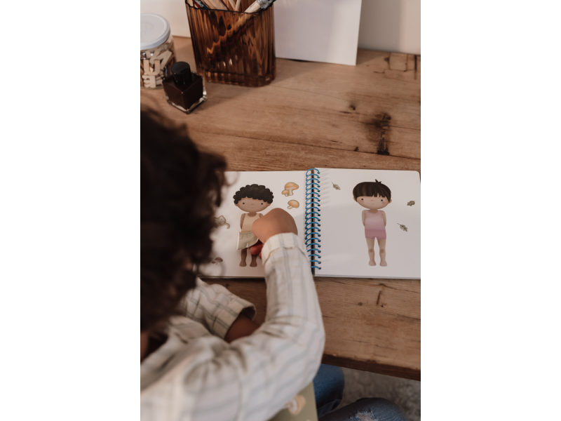 Kniha oblékací se samolepkami Forest Friends