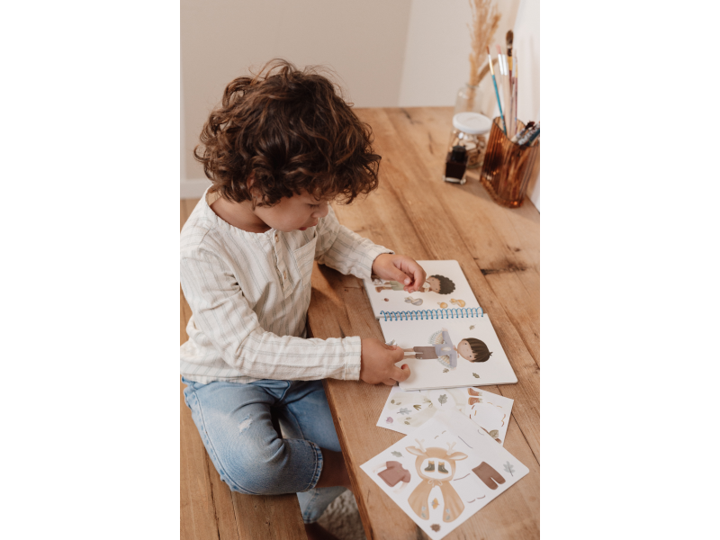 Kniha oblékací se samolepkami Forest Friends