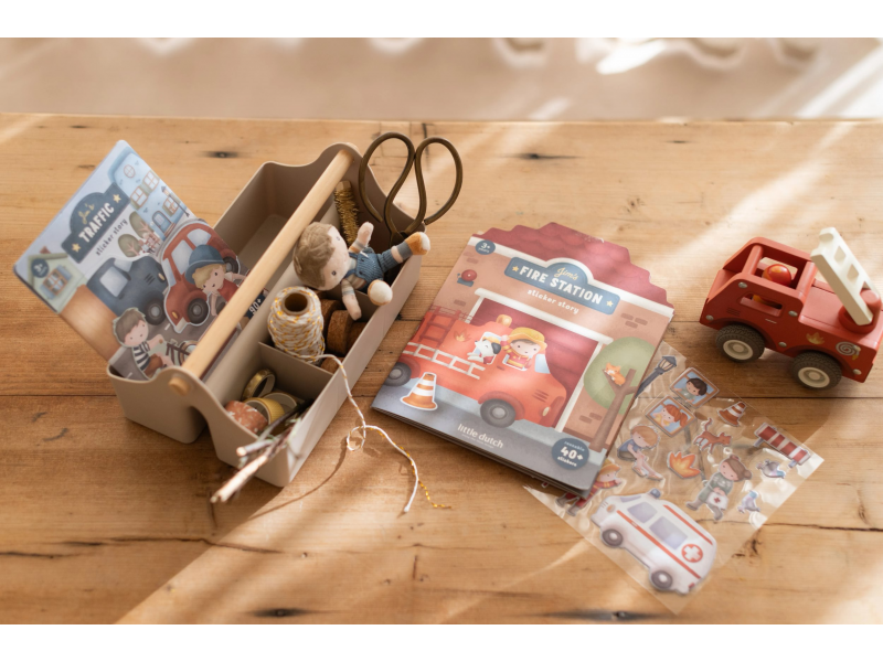 Knížka se samolepkami Hasičská stanice Jim