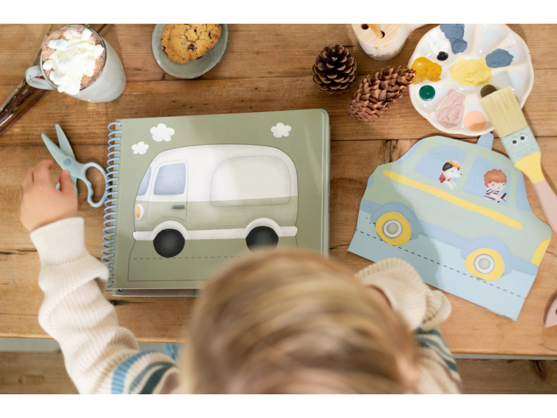 Kniha s vystřihovacími auty Jim