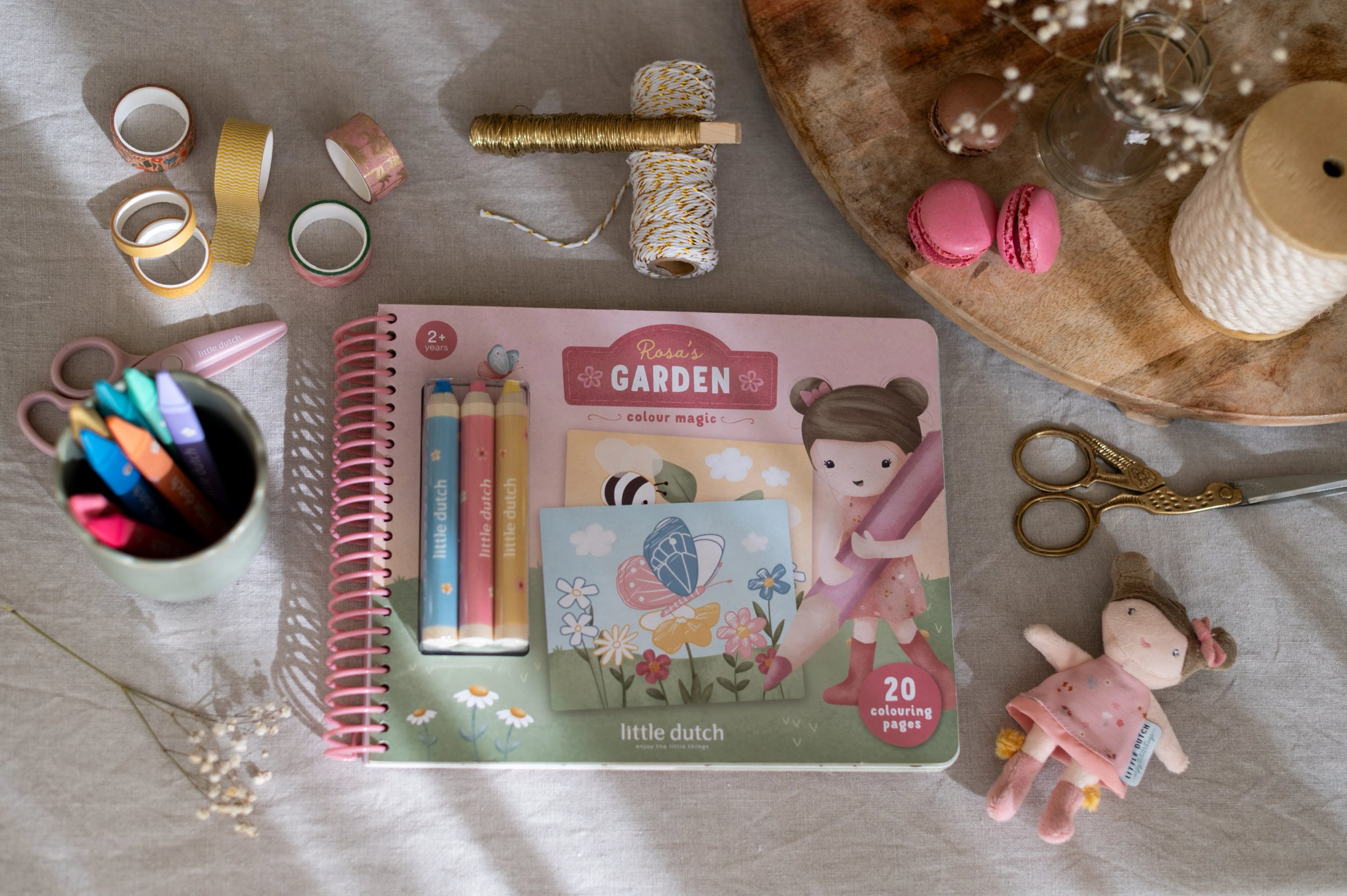 Omalovánky s pastelkami Zahrada Rosa