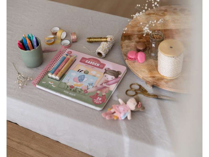 Omalovánky s pastelkami Zahrada Rosa