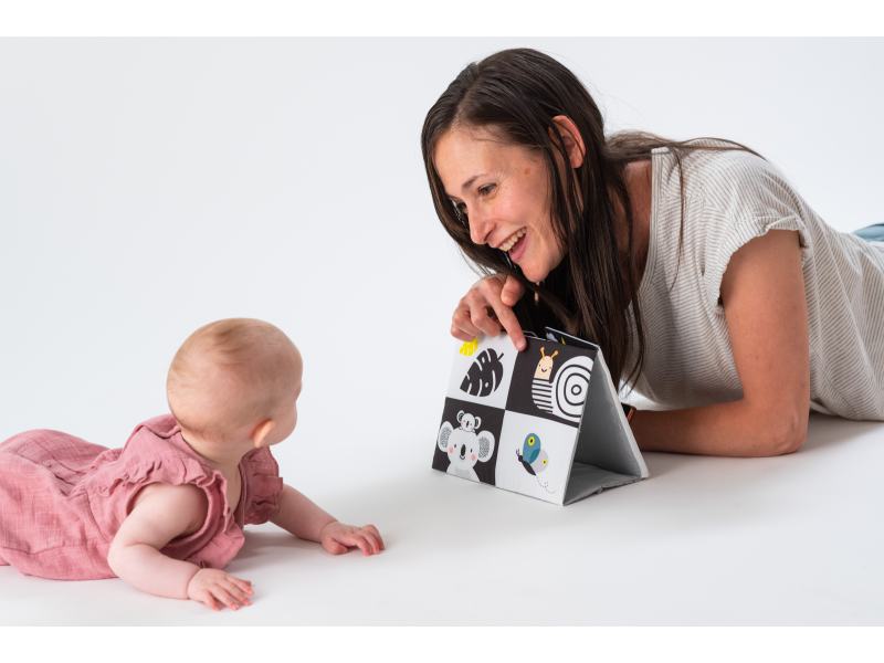 Knížka pro hru na bříšku se zrcátkem