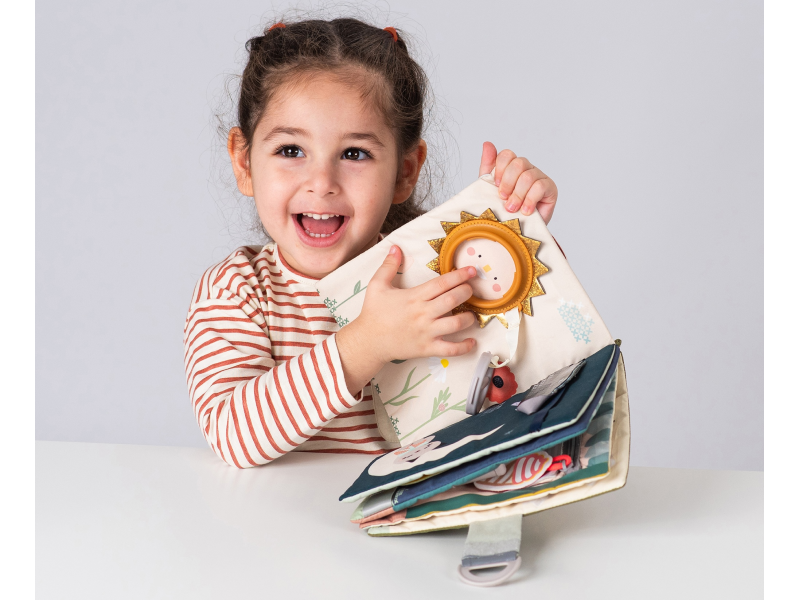 Knížka s aktivitami Fantasy Busy Book