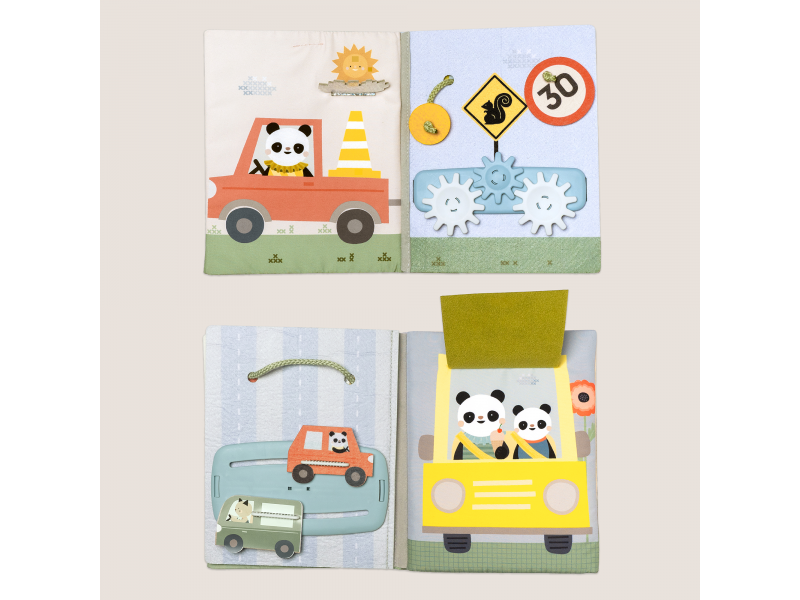 Knížka s aktivitami Tiny Traveler Busy Book