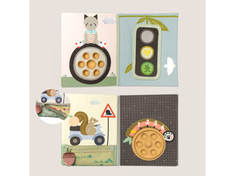 Knížka s aktivitami Tiny Traveler Busy Book