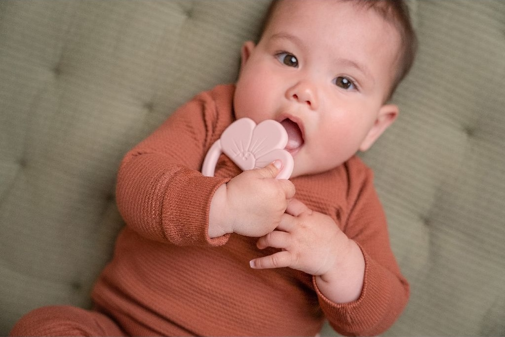 Kousátko silikonové květina