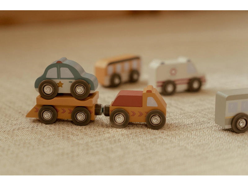 Sada dřevěných autíček