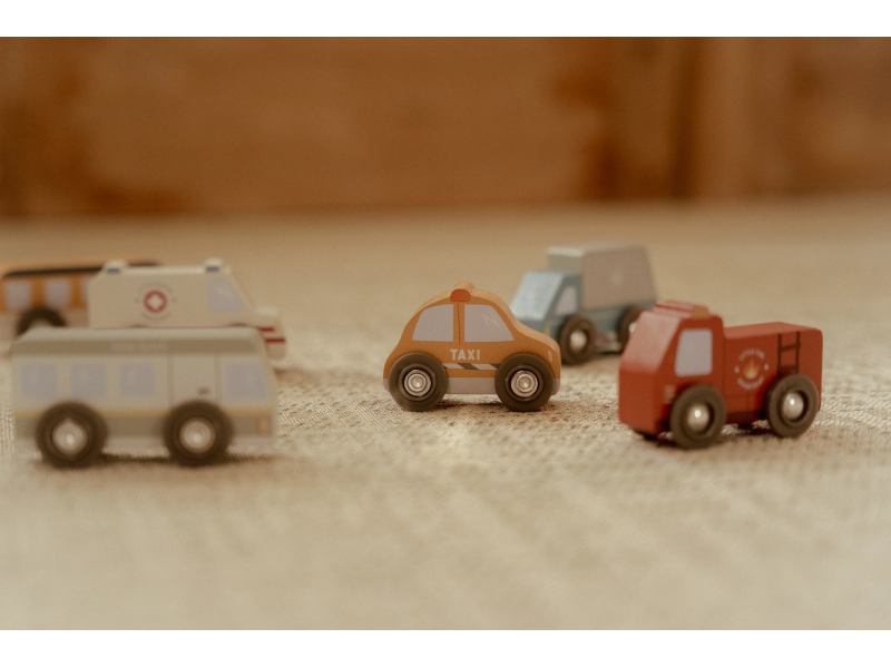 Sada dřevěných autíček