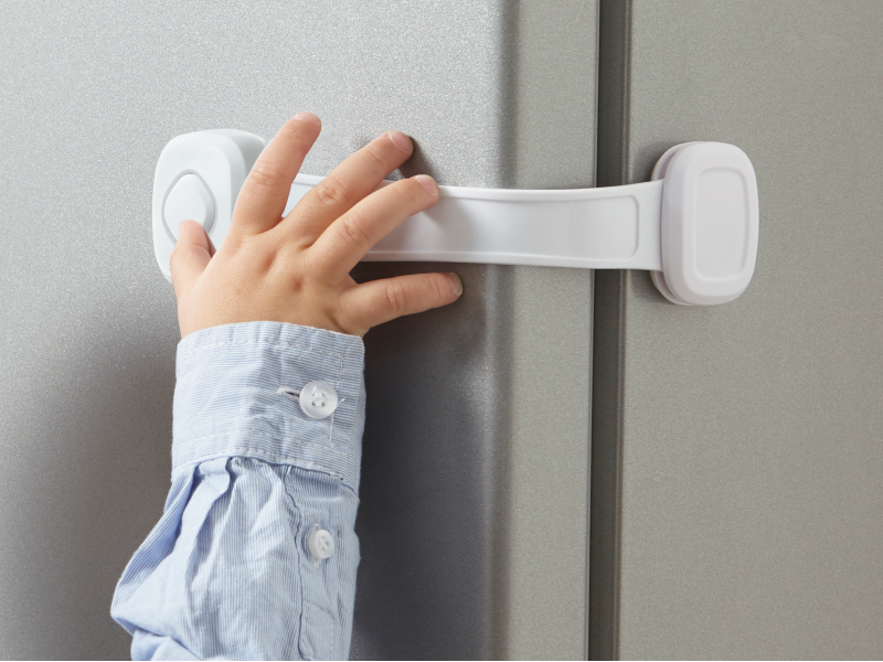 Pojistka na skříň Outsmart Multi Use Lock