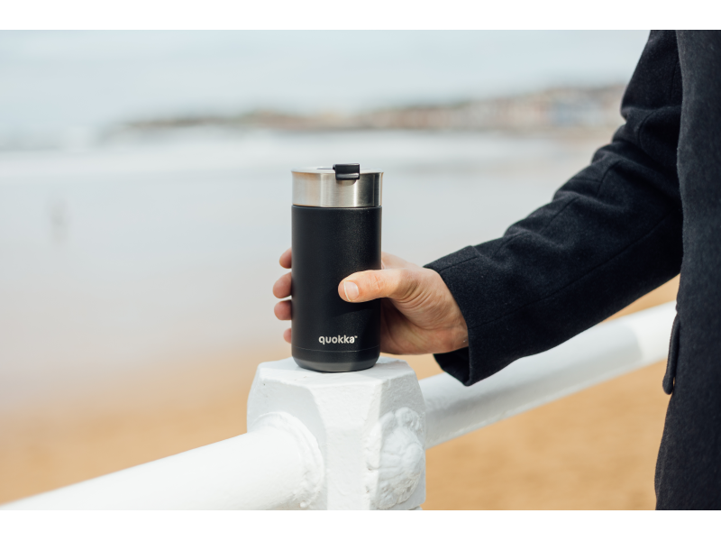 Nerezový termohrnek se sítkem Boost Carbon Black 400 ml