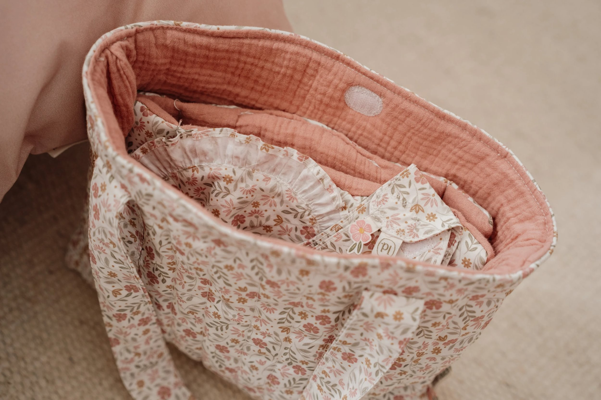 Přebalovací taška pro panenky Soft Flowers