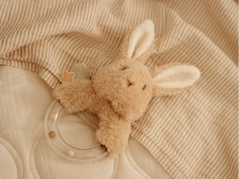 Chrastítko s korálky králíček Newborn Naturals