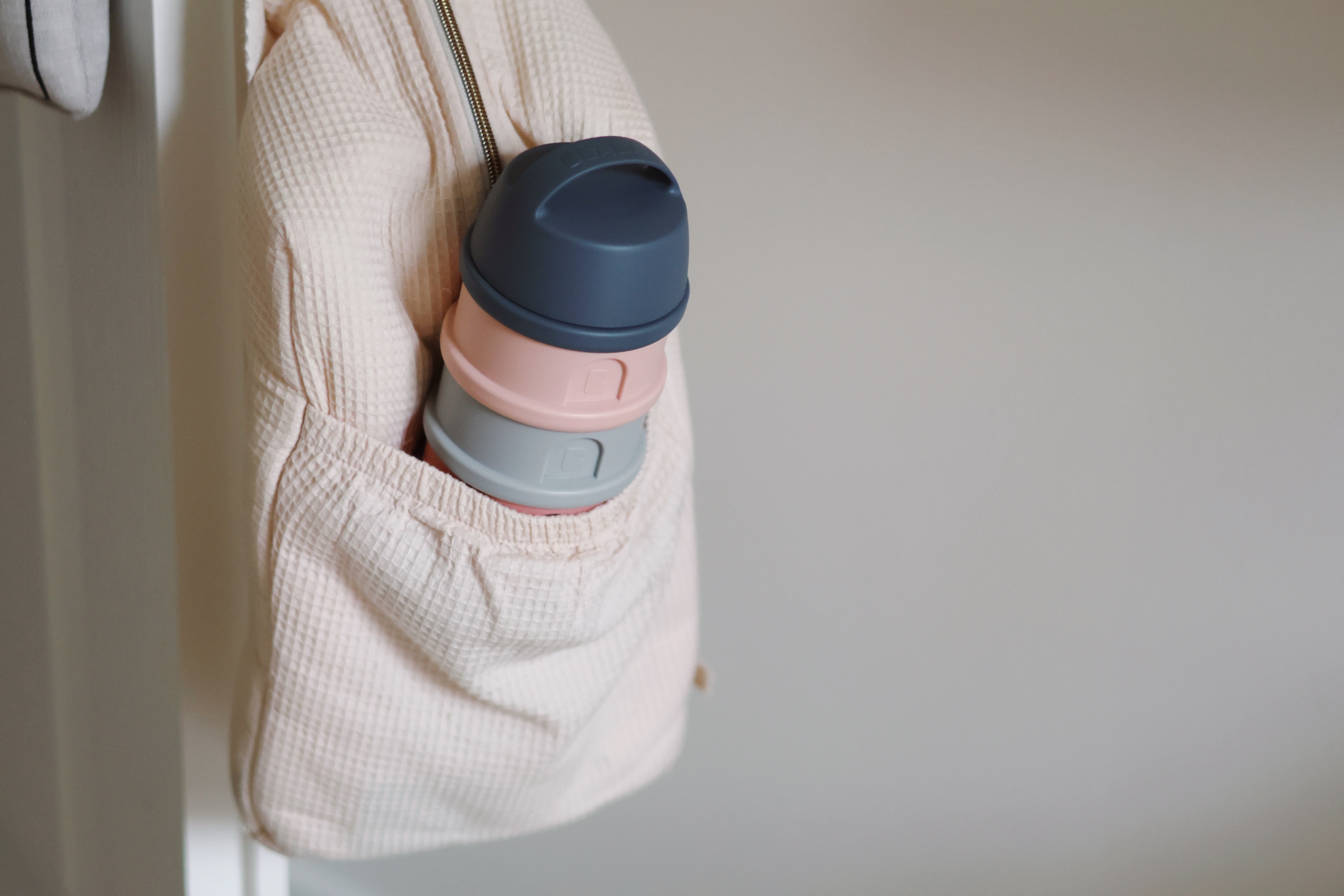 Sada kelímků na sušené mléko / svačinu Mineral Grey  /Pink