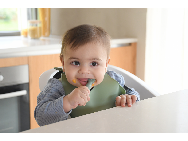 První trénovací lžičky silikonové 2 ks Sage Green / Velvet Grey