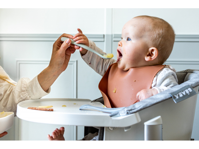 První lžičky silikonové 2 ks s pouzdrem Pebble Green