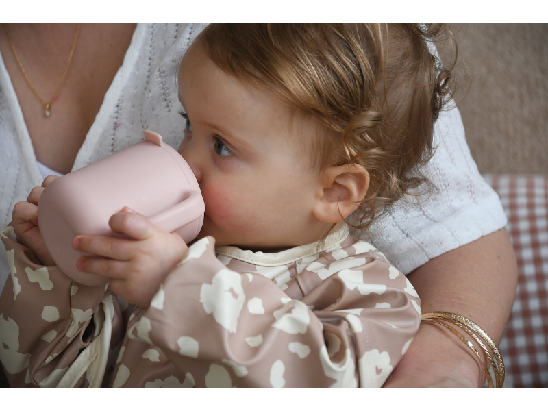 Hrnek silikonový s pítkem