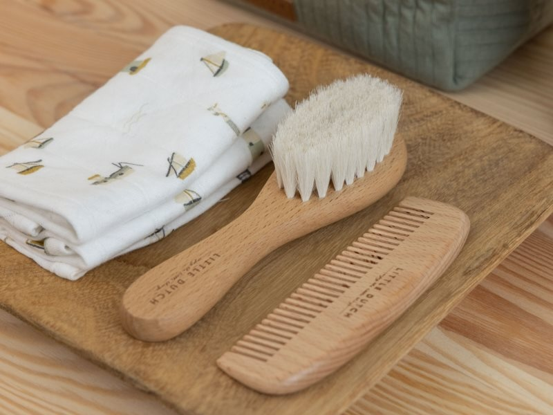 Dětský hřeben a kartáč dřevěný