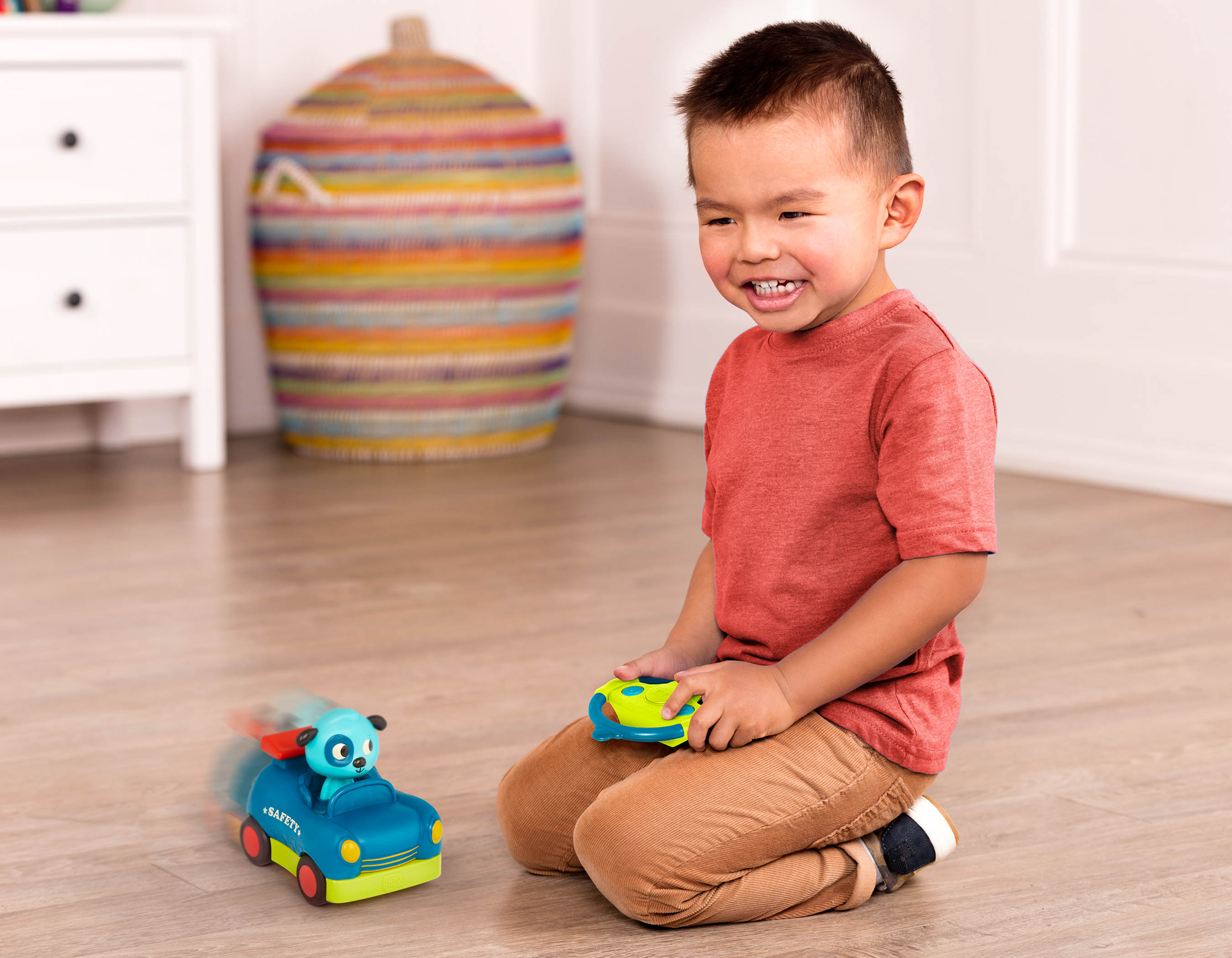 Autíčko na dálkové ovládání pejsek Woofer