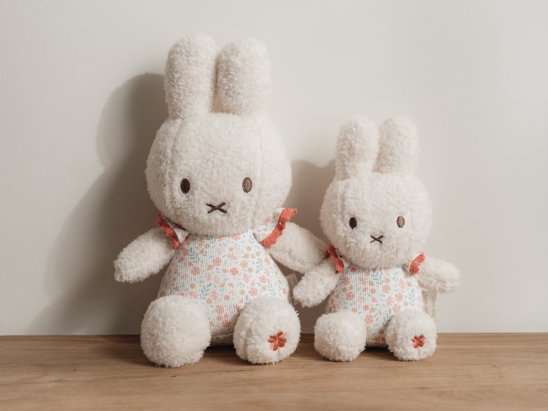 Králíček Miffy Lucky Blossom 20 cm