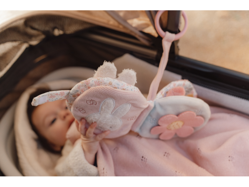 Závěsná textilní knížka králíček Miffy Lucky Blossom