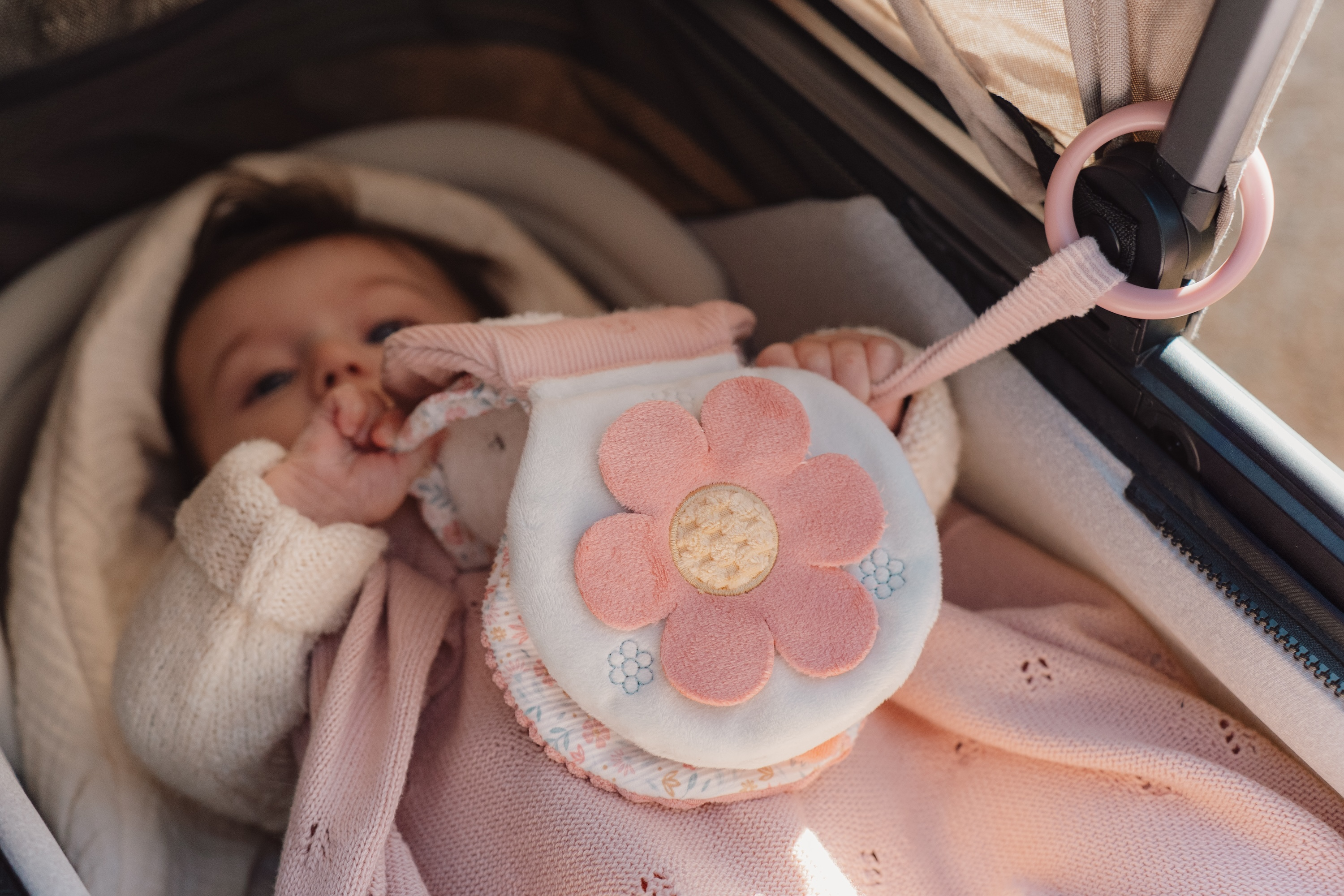 Závěsná textilní knížka králíček Miffy Lucky Blossom