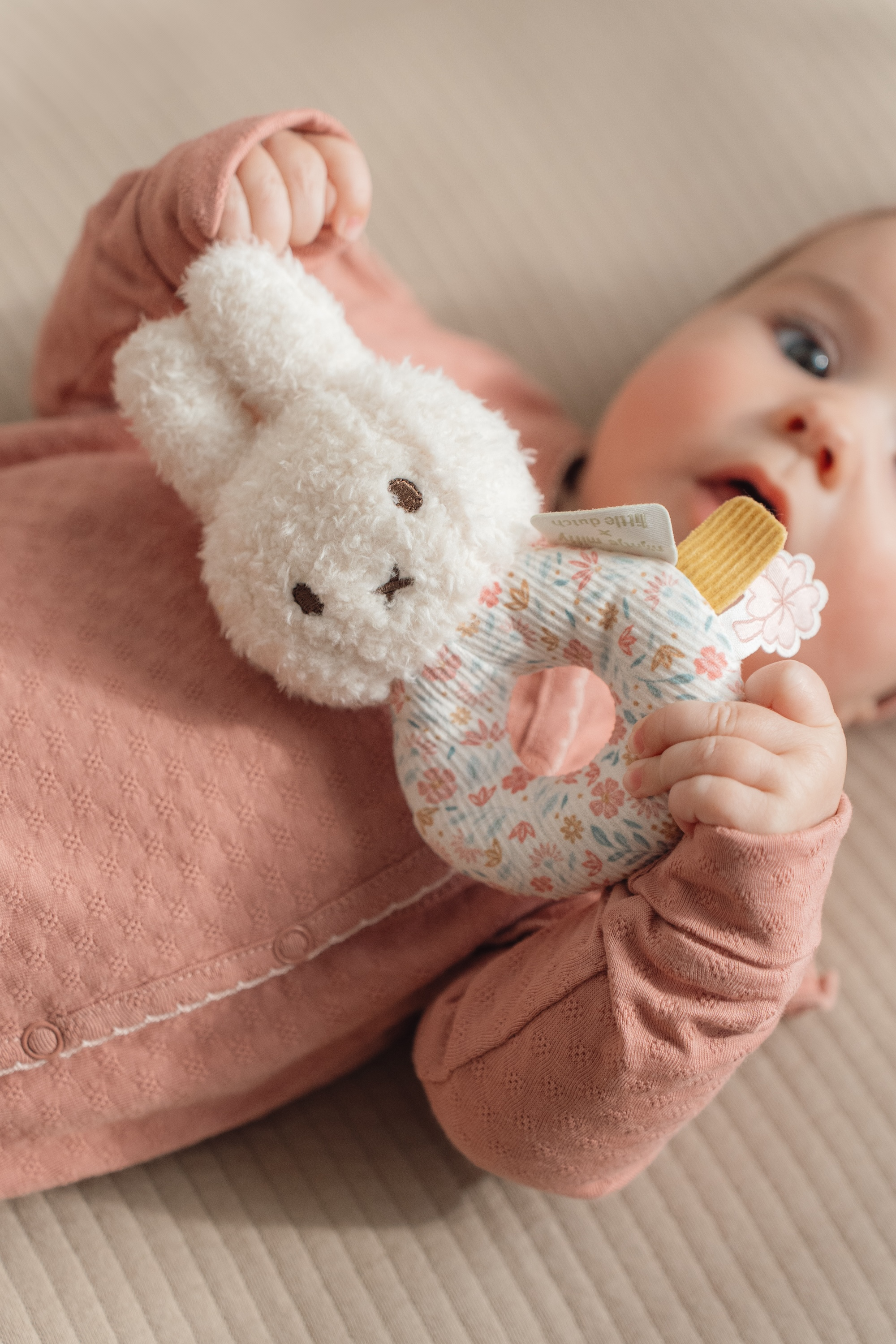 Chrastítko králíček Miffy Lucky Blossom