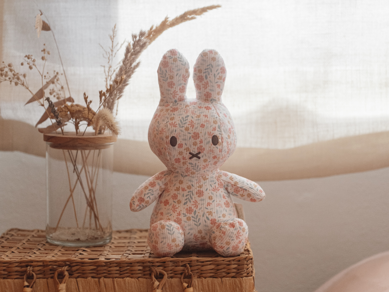 Králíček Miffy textilní Lucky Blossom 20 cm