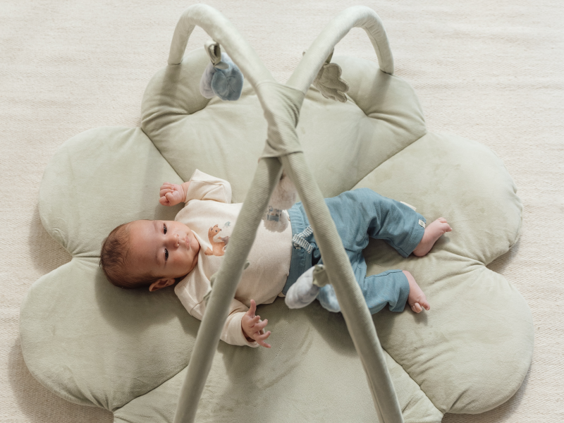 Hrací deka s hrazdou králíček Miffy Lucky Leaves