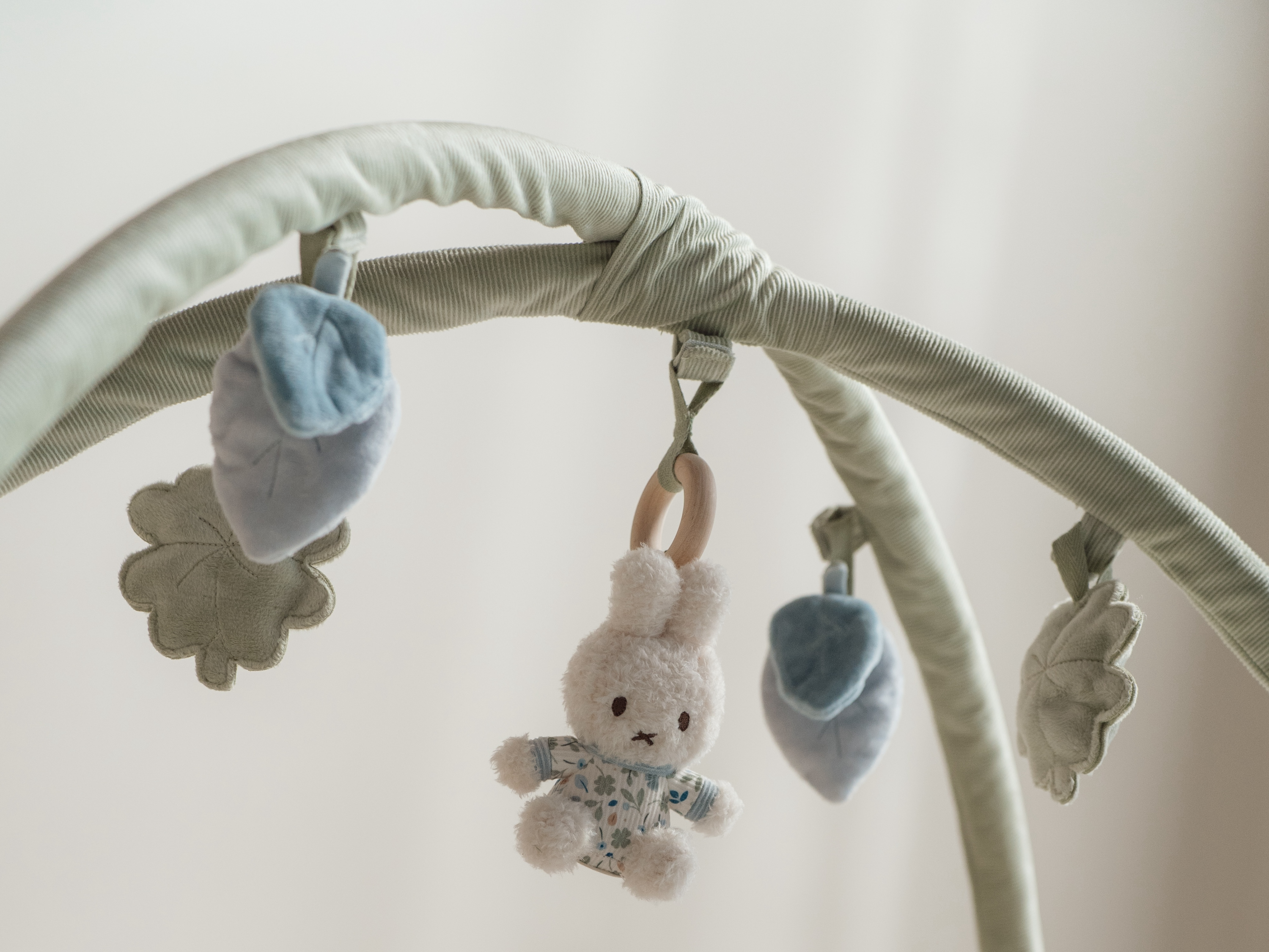 Hrací deka s hrazdou králíček Miffy Lucky Leaves