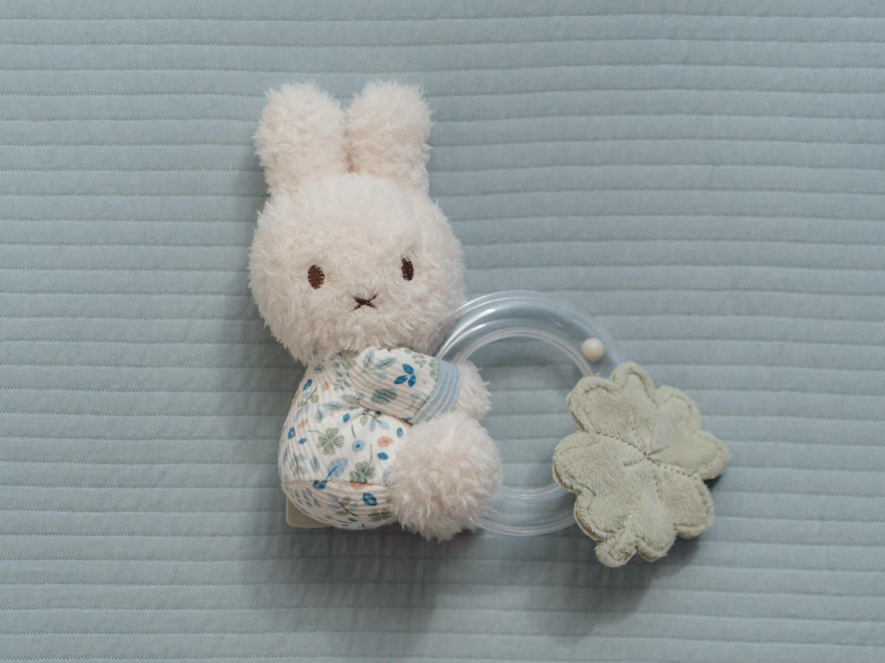 Chrastítko s korálky králíček Miffy Lucky Leaves