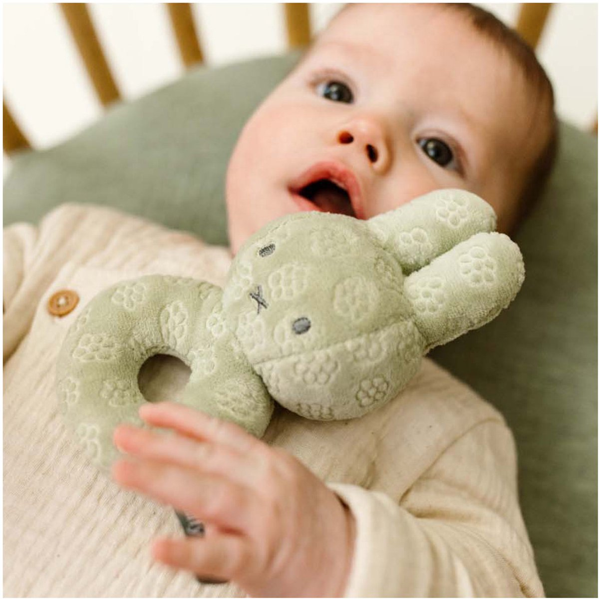 Chrastítko králíček Miffy Green Flower