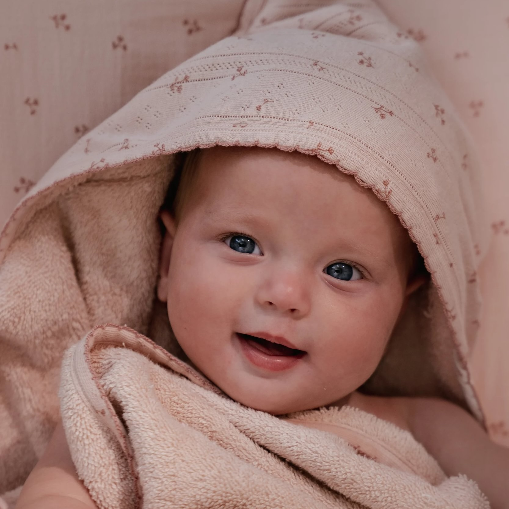 Osuška s kapucí 100x100 cm Pure Blossom