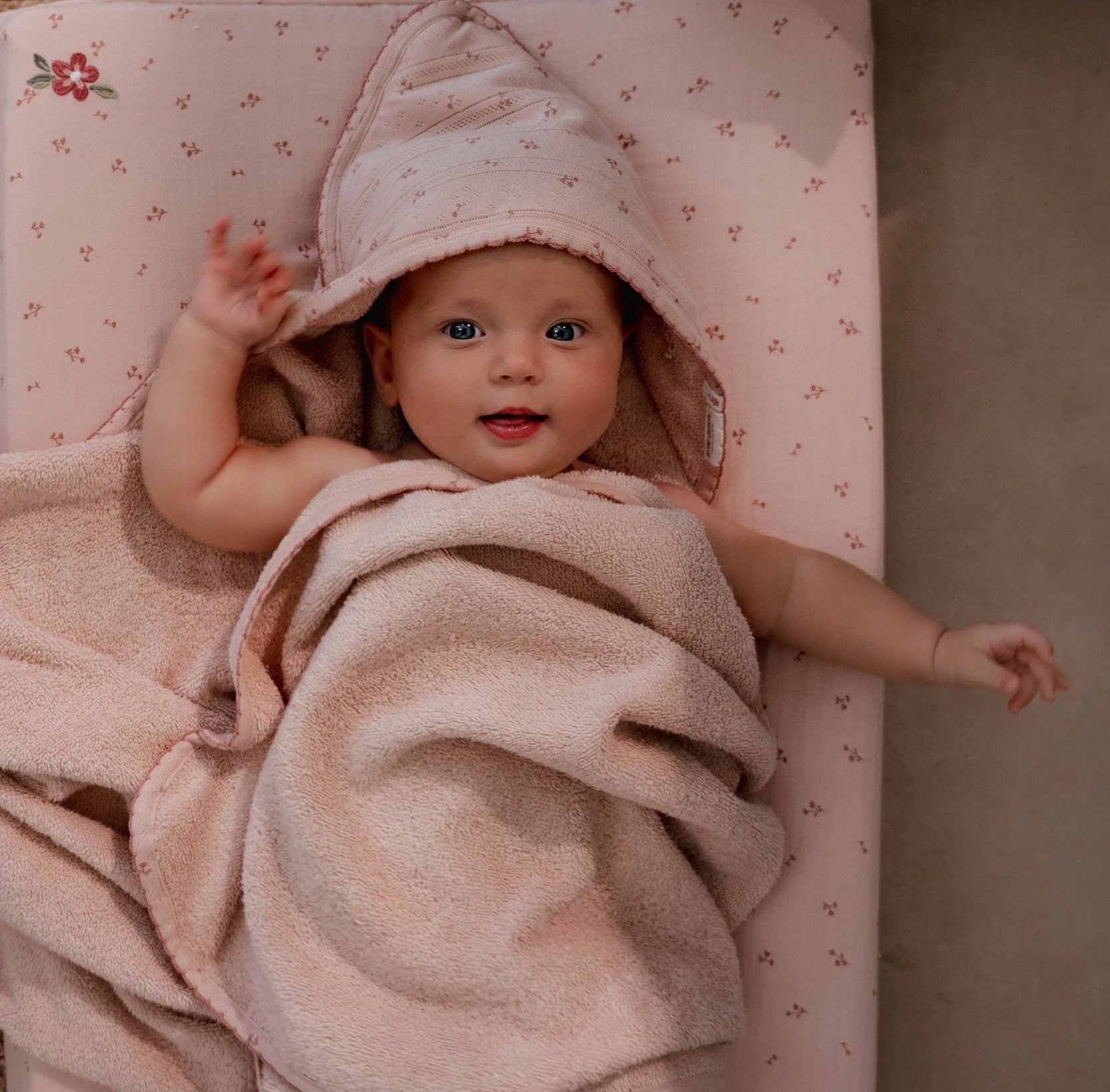 Osuška s kapucí 100x100 cm Pure Blossom